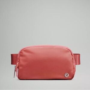 Lululemon Everywhere Belt Bag brier rose